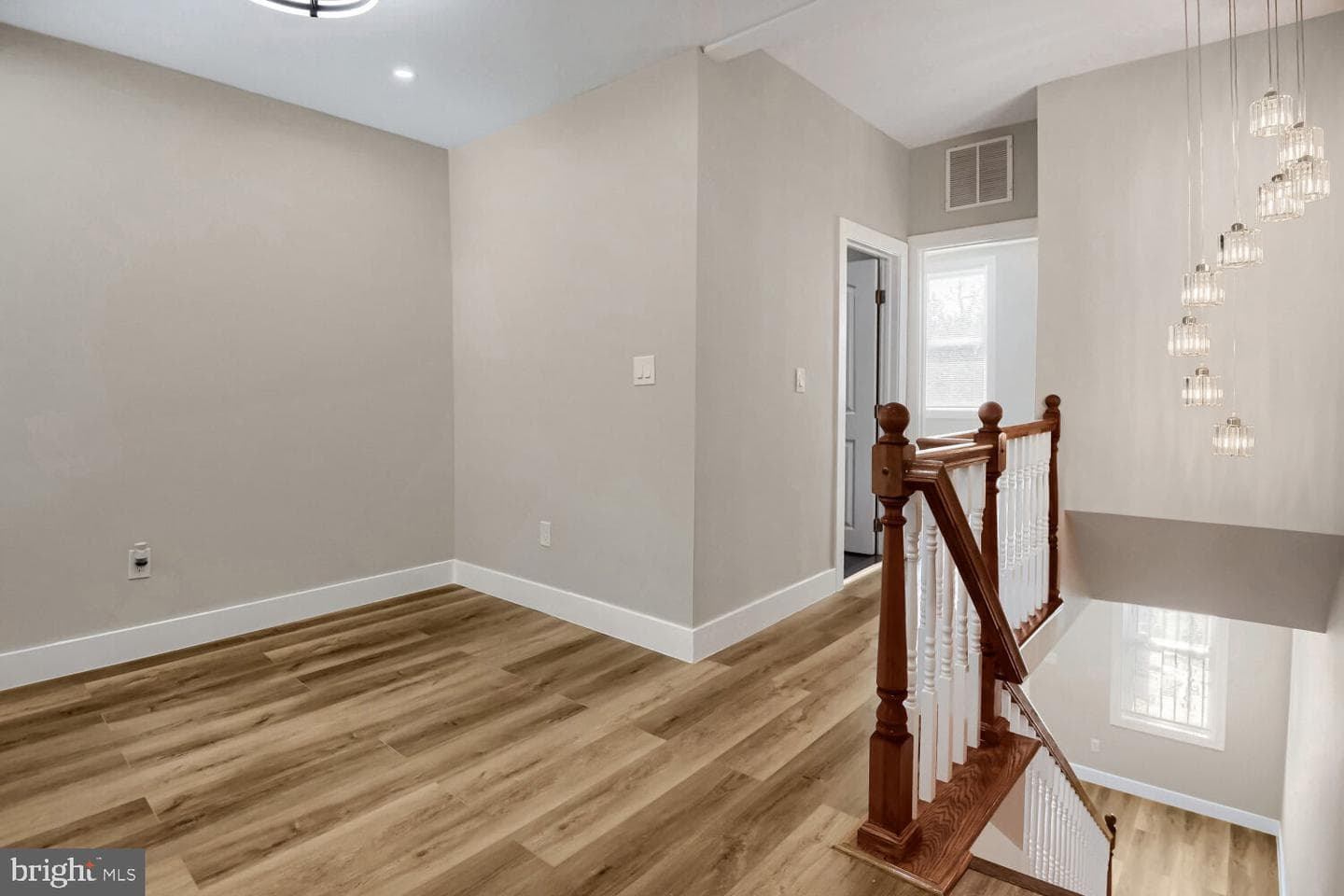 2542 Oswego Avenue photo 11