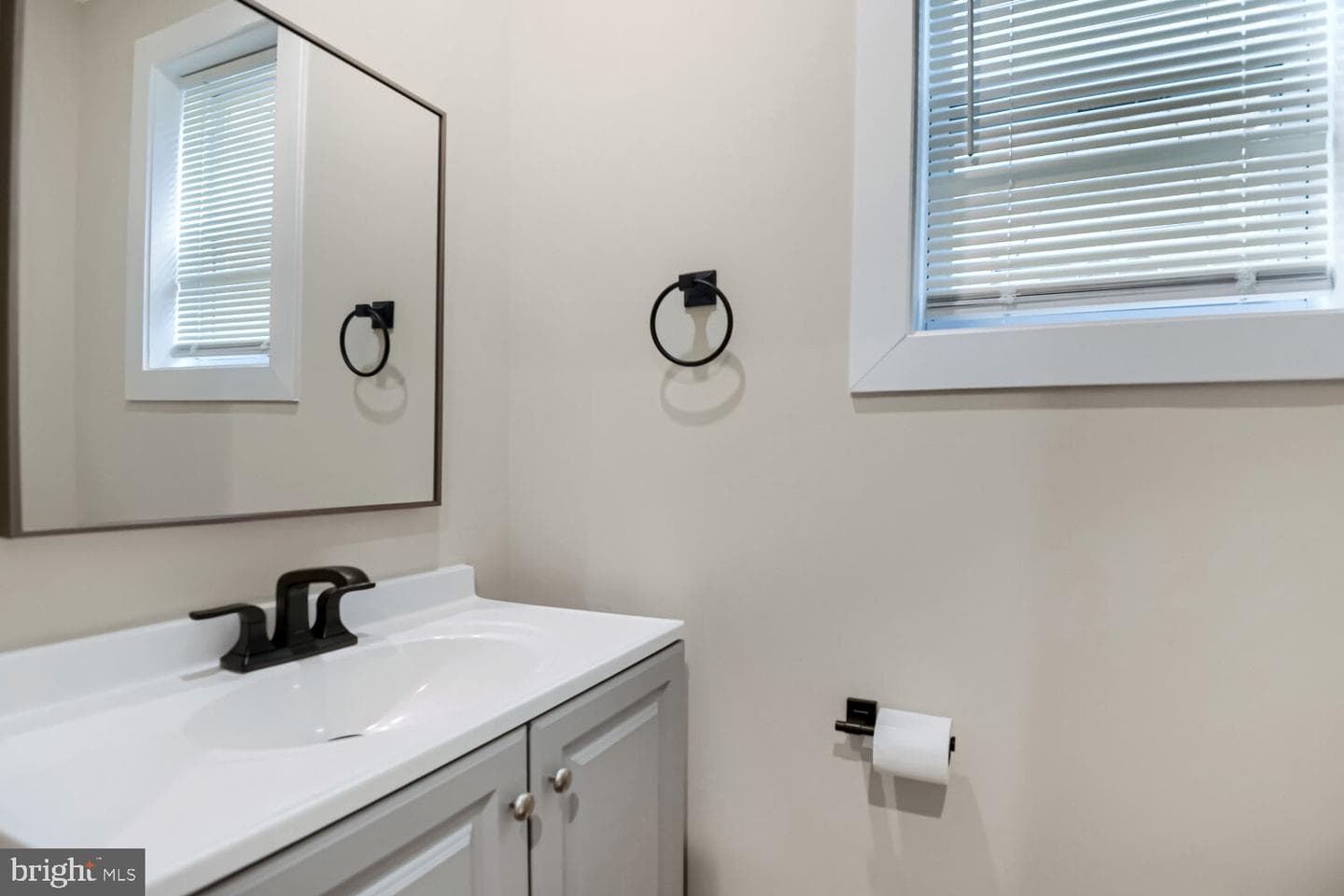 2542 Oswego Avenue photo 18