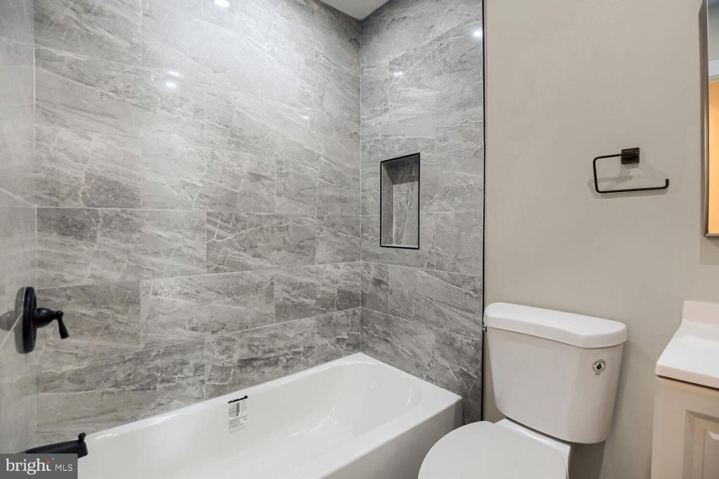 2542 Oswego Avenue photo 23