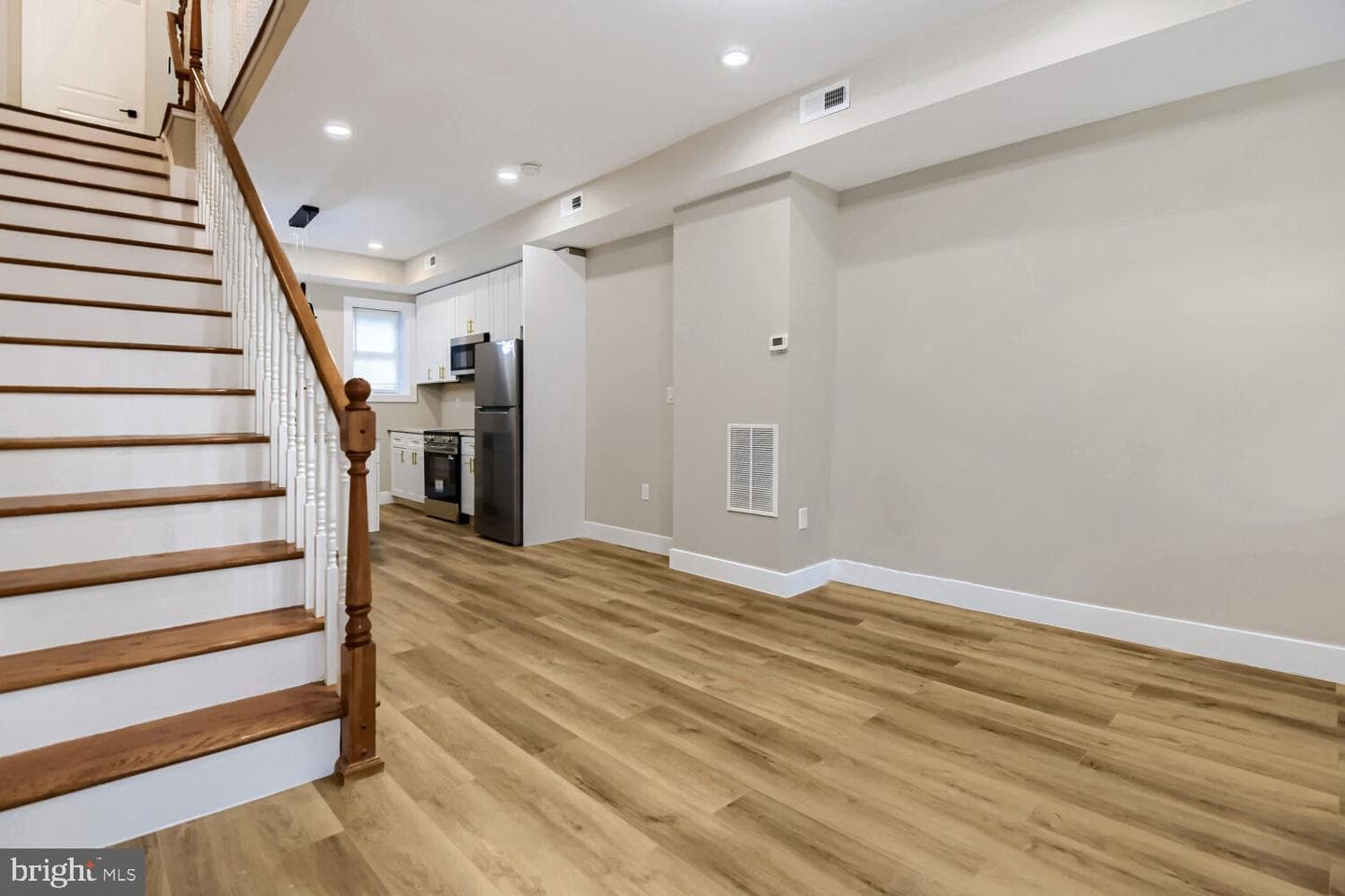 2542 Oswego Avenue photo 5