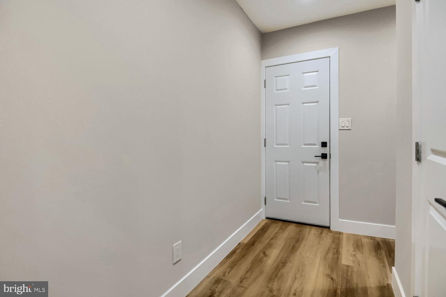 2542 Oswego Avenue photo 7