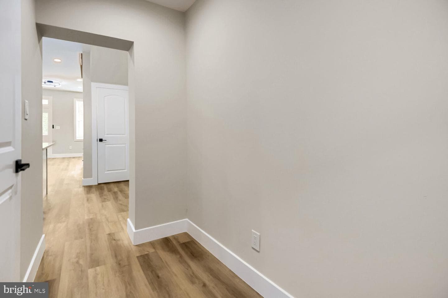 2542 Oswego Avenue photo 8