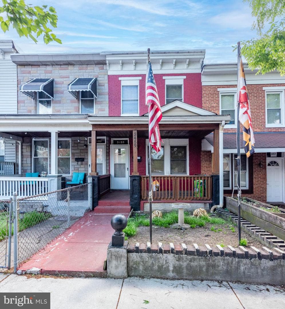 3459 Chestnut Avenue photo 1