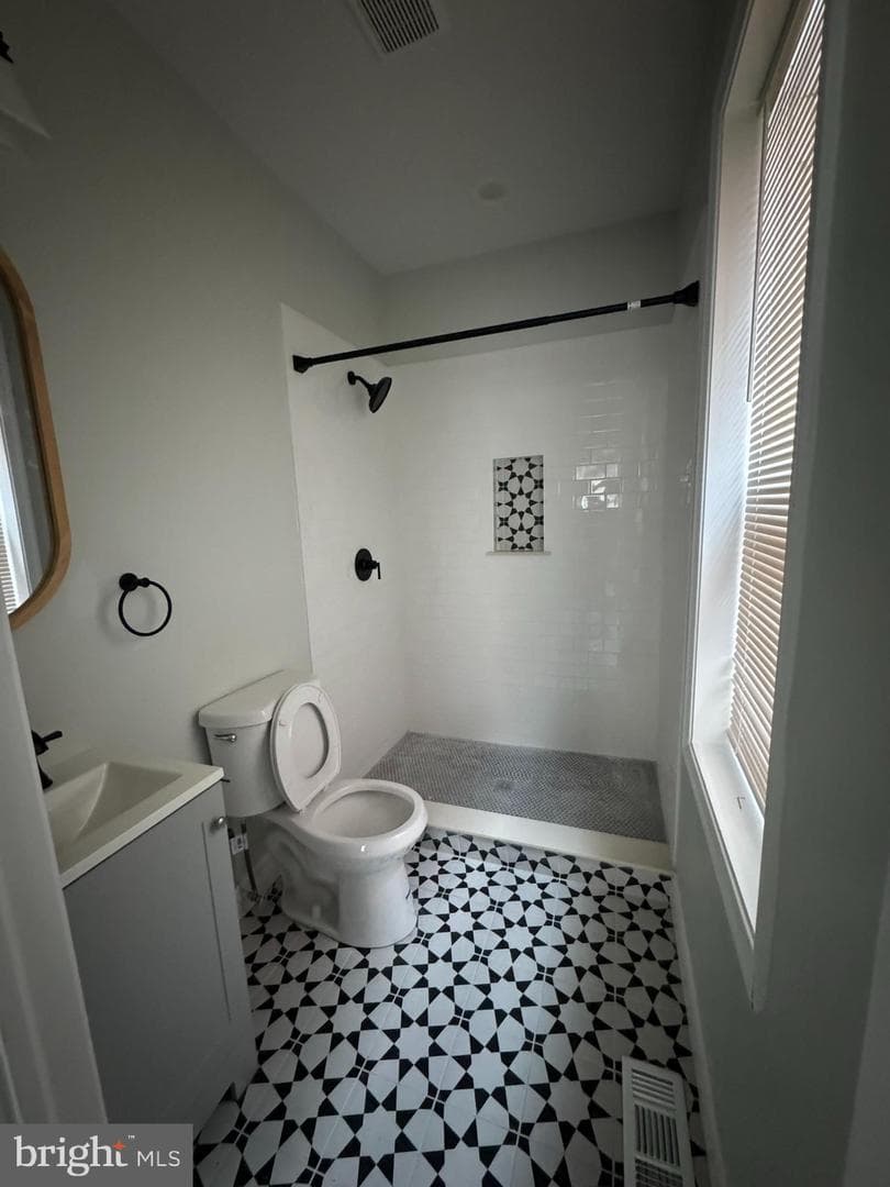 3218 Frederick Avenue photo 11