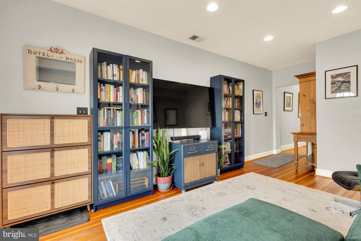 122 E Ostend Street photo 10