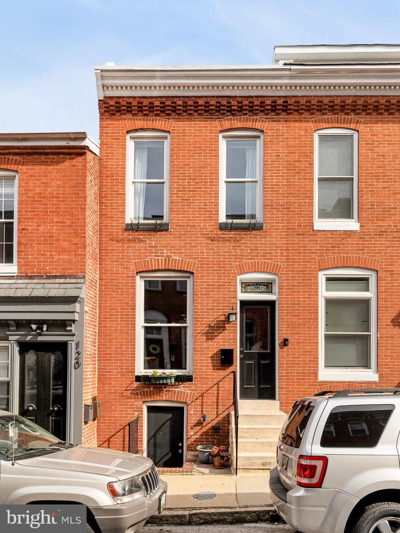 122 E Ostend Street photo 32