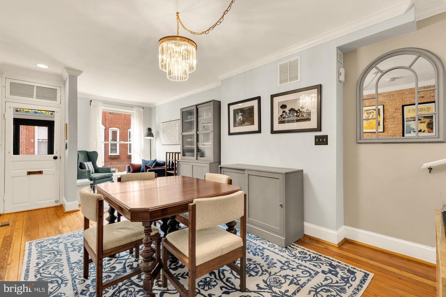 122 E Ostend Street photo 4