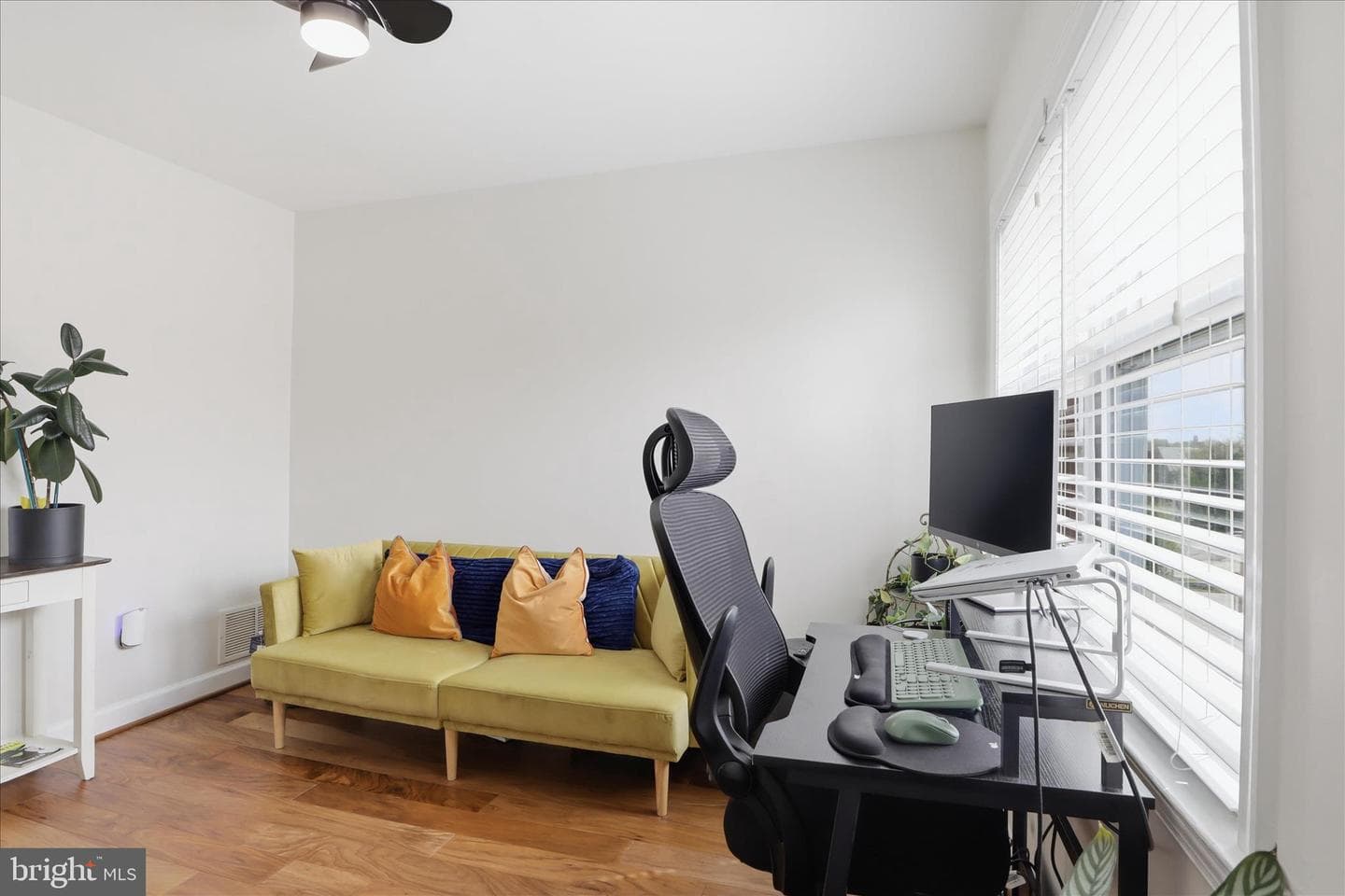 2018 Girard Avenue photo 18