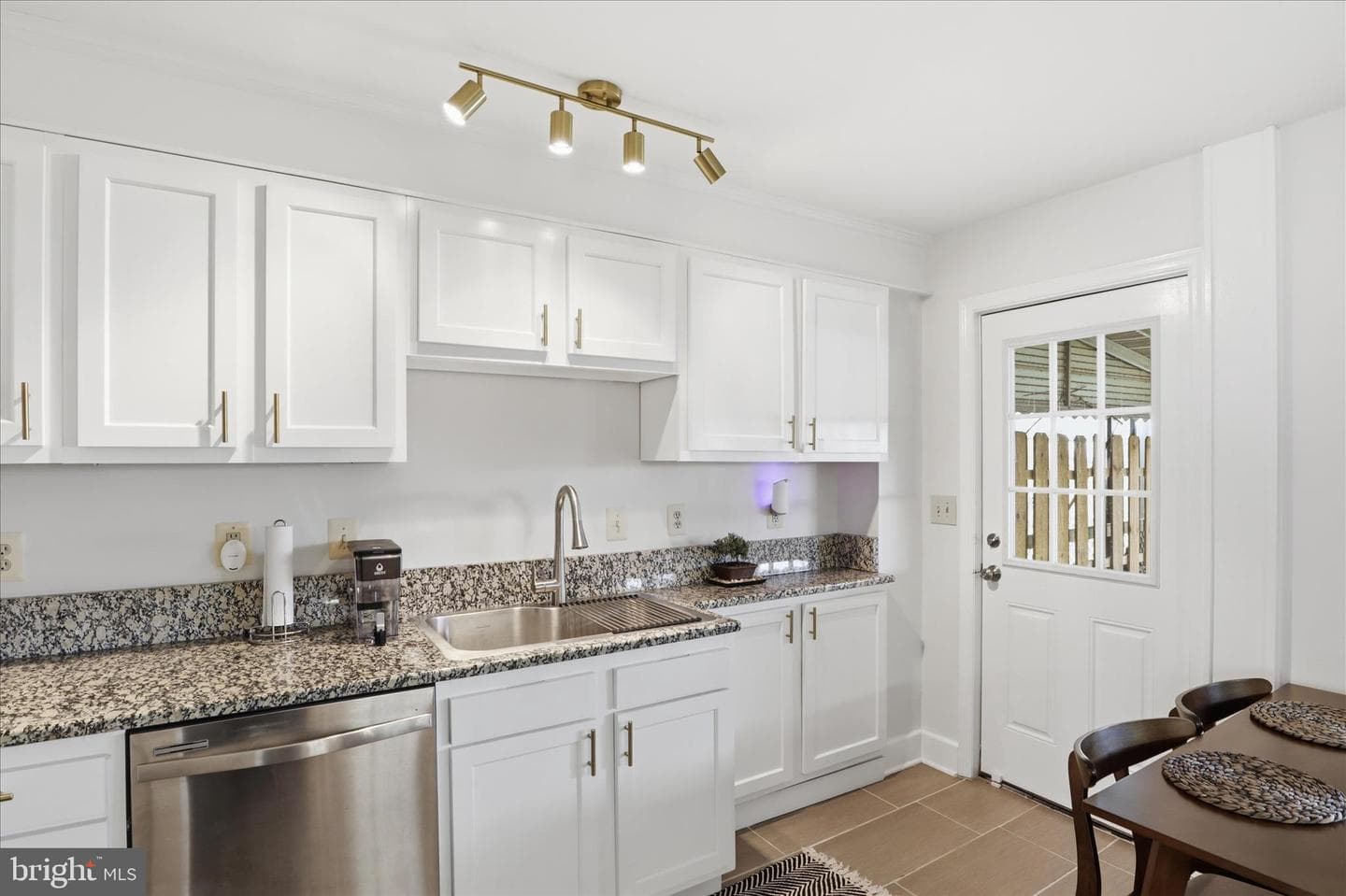 2018 Girard Avenue photo 9