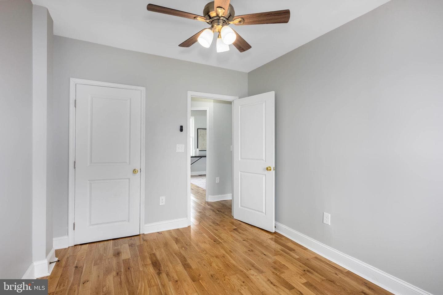 1621 E 32nd Street photo 17