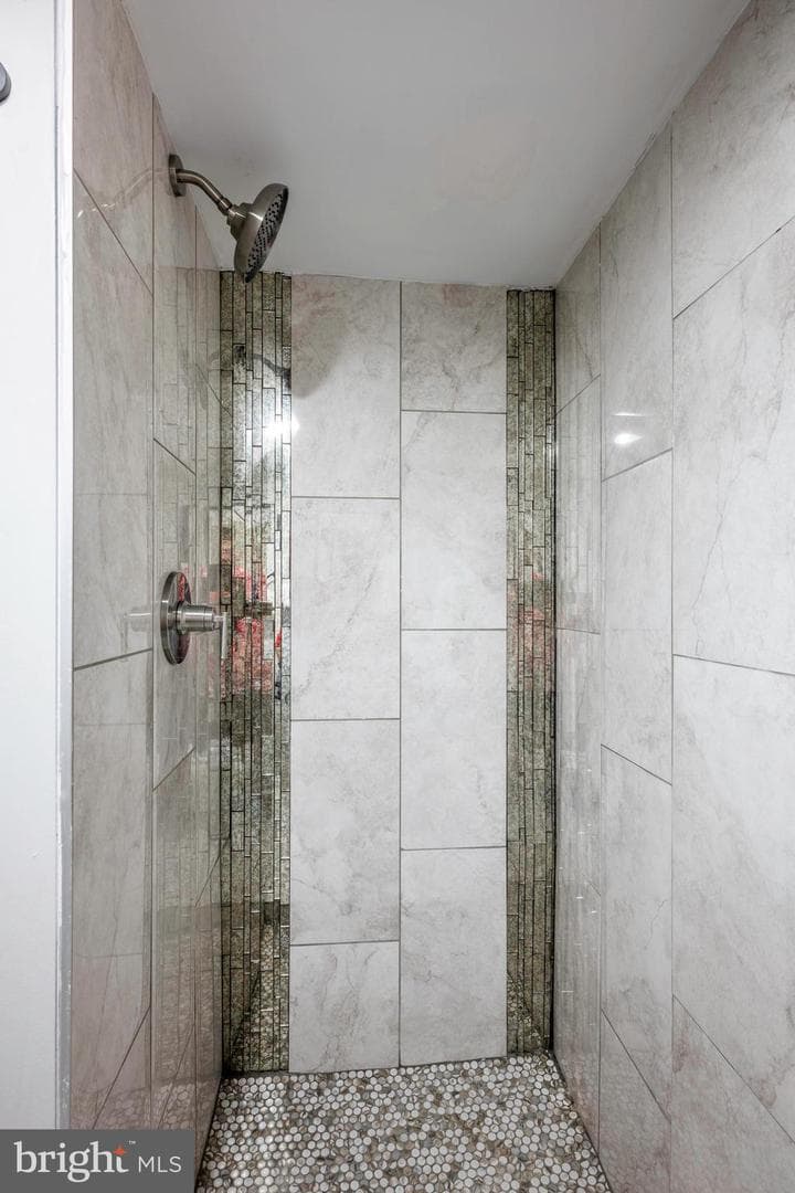 1621 E 32nd Street photo 23