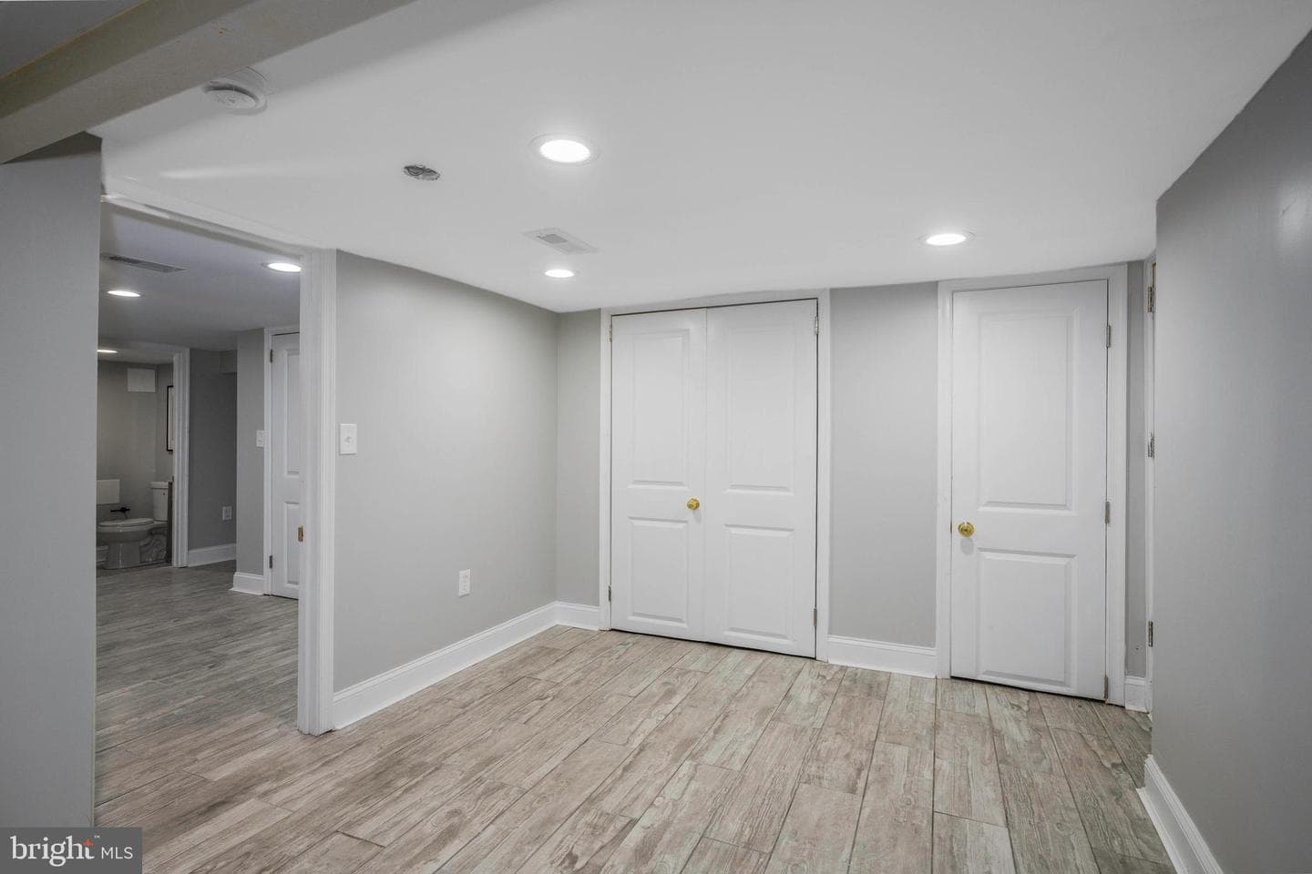 1621 E 32nd Street photo 25