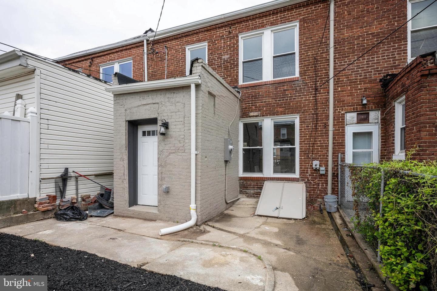 1621 E 32nd Street photo 28