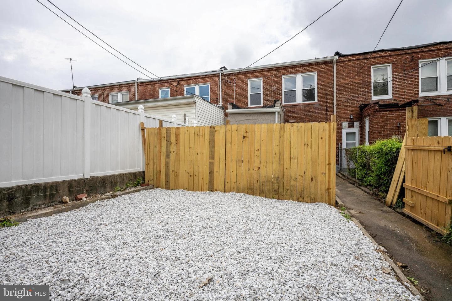 1621 E 32nd Street photo 29