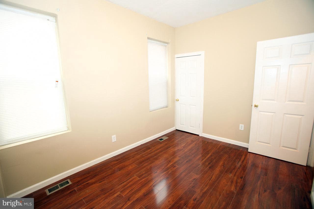 535 Oakland Avenue photo 9