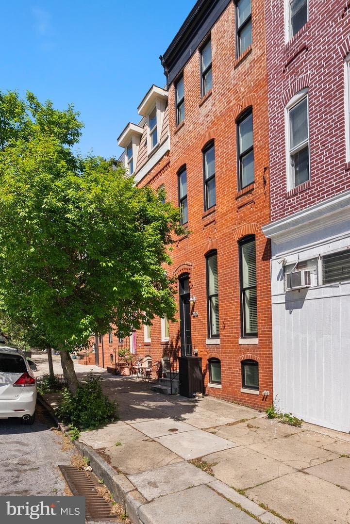 2328 Fairmount Ave E photo 4