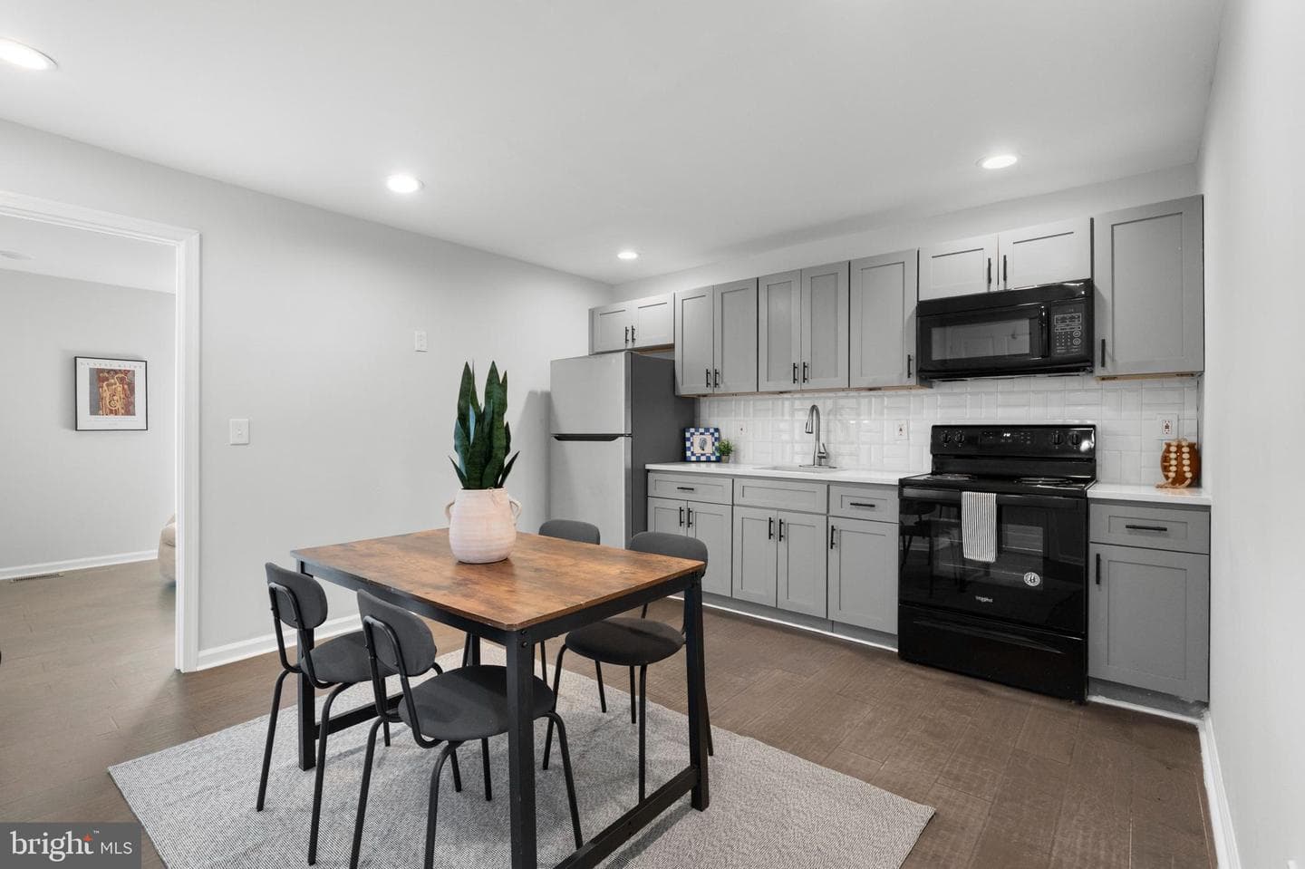 5134 Pembridge Avenue photo 4