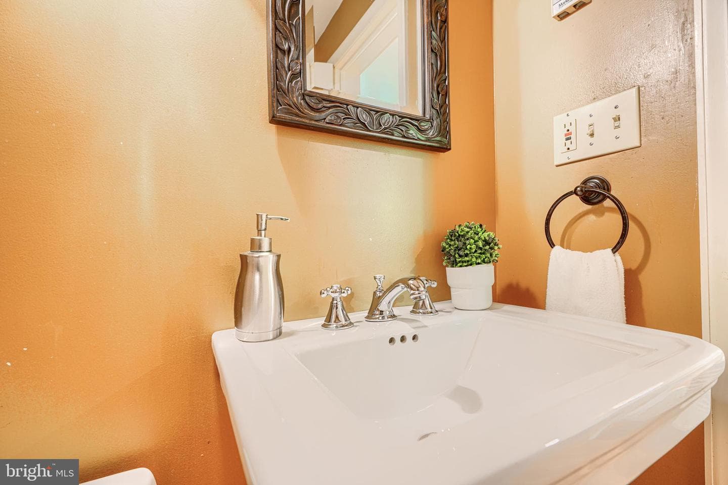 207 Hawthorne Road photo 44