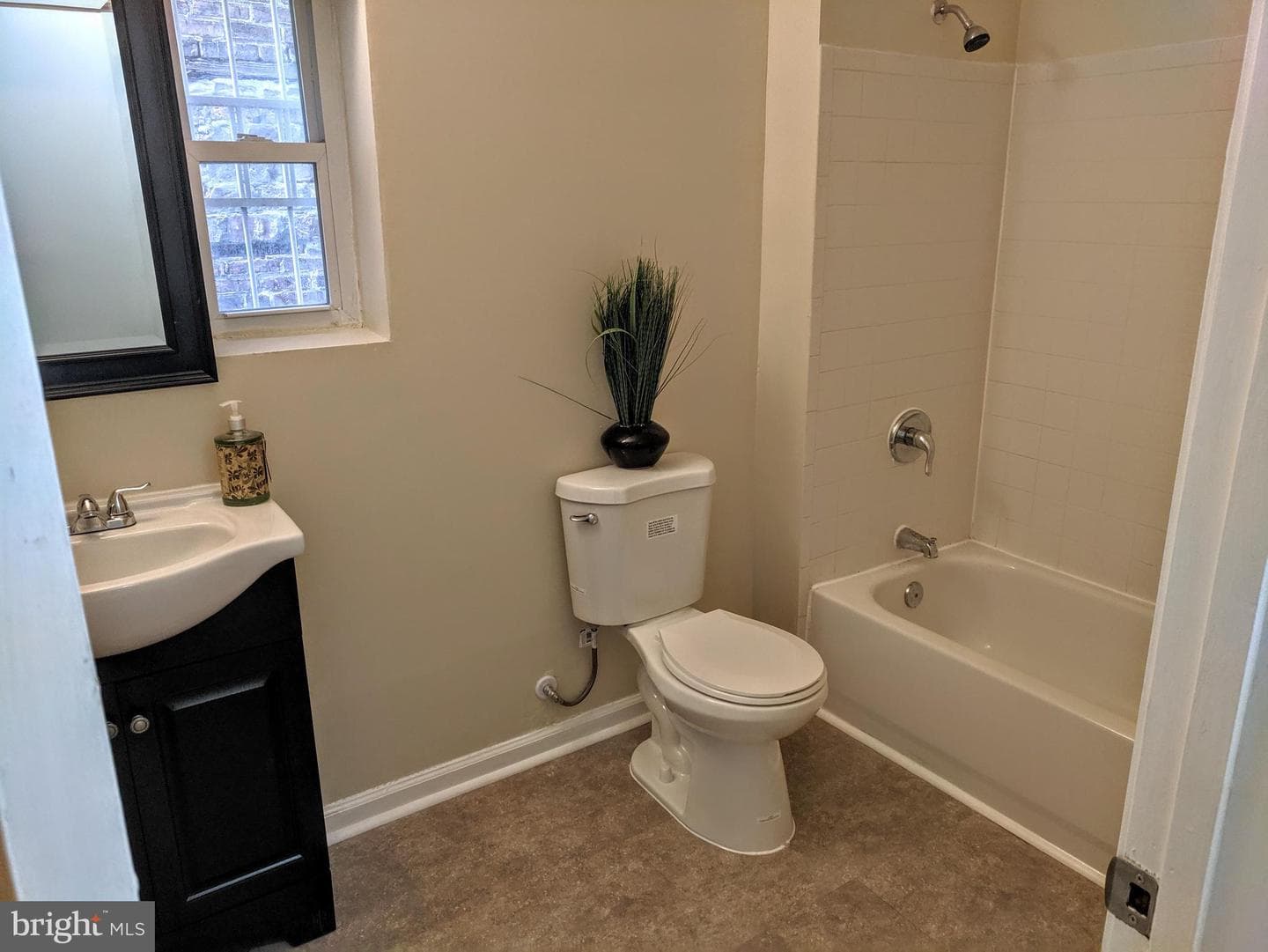 2444 Druid Hill Avenue photo 9