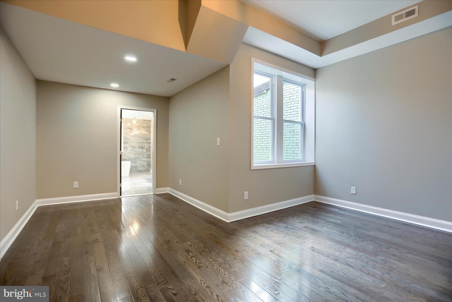 1811 Madison Avenue photo 16