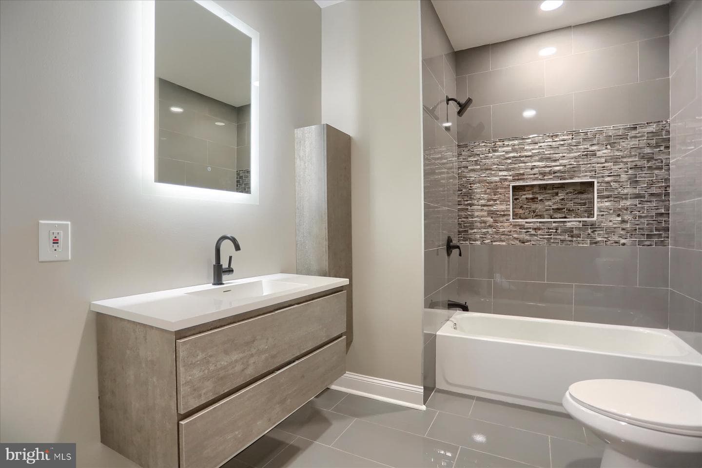 1811 Madison Avenue photo 25