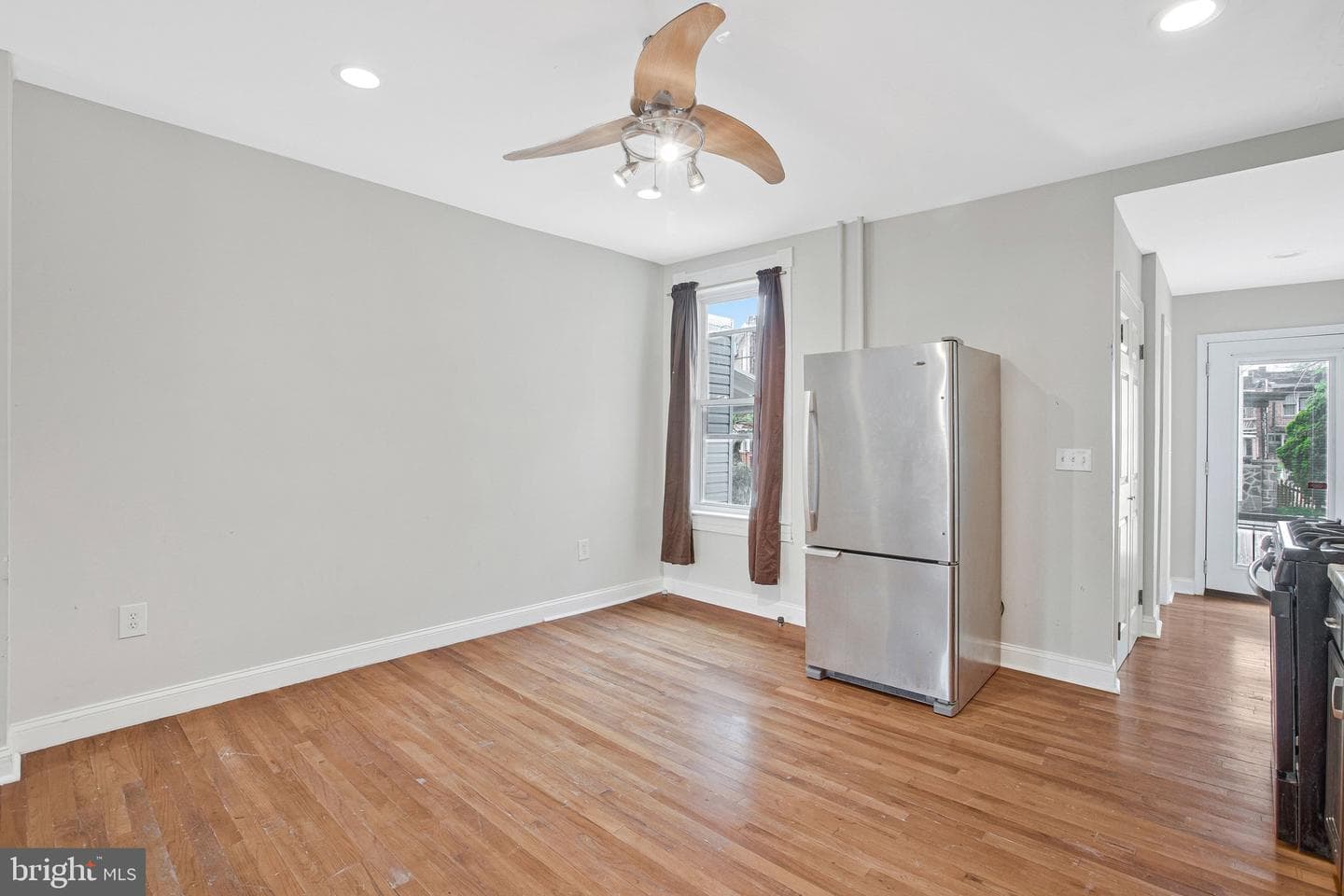 40 N Abington Avenue photo 17
