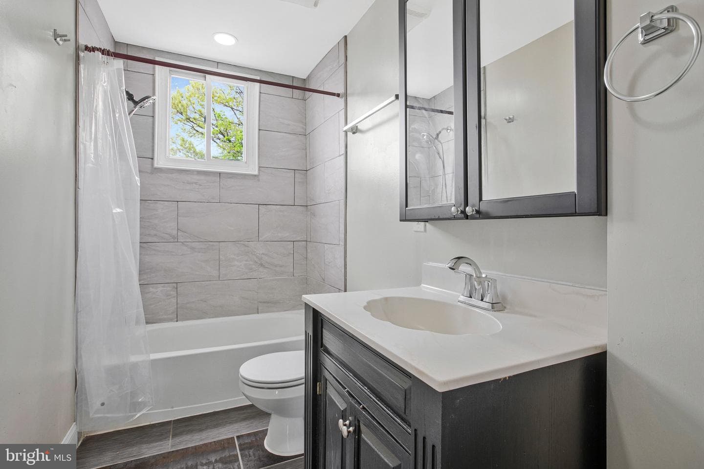 40 N Abington Avenue photo 29