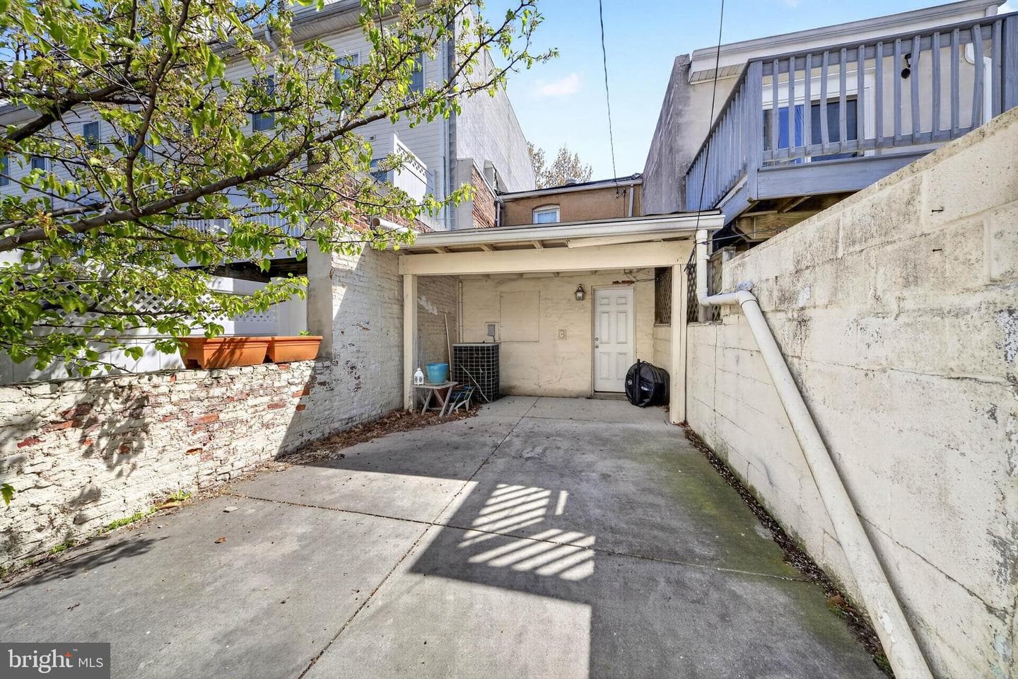 622 S Glover Street photo 12