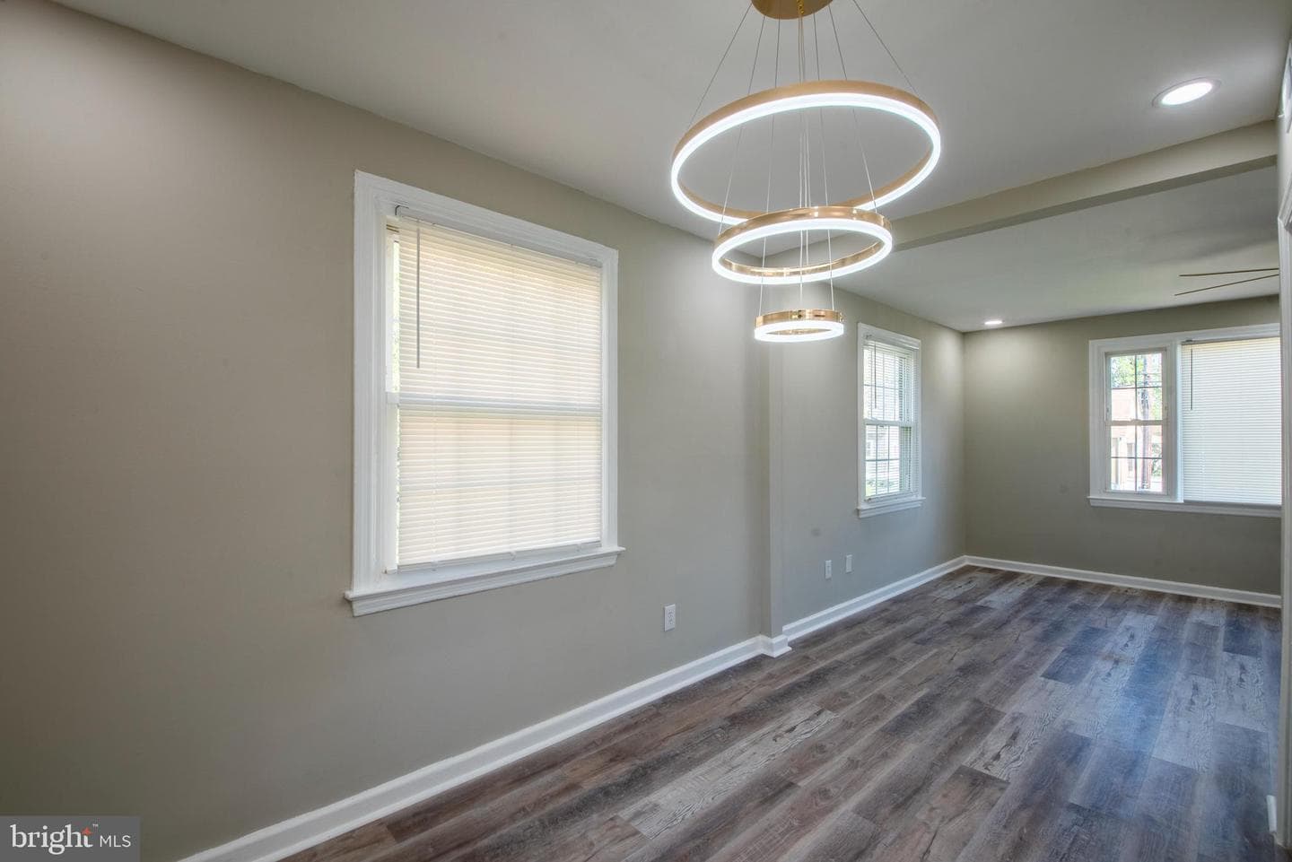 3810 N Rogers Avenue photo 10