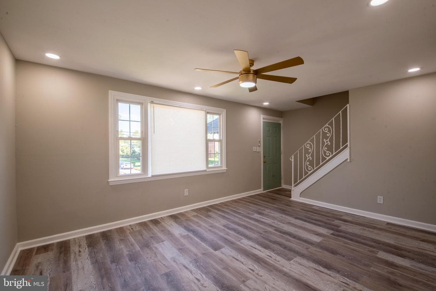 3810 N Rogers Avenue photo 6
