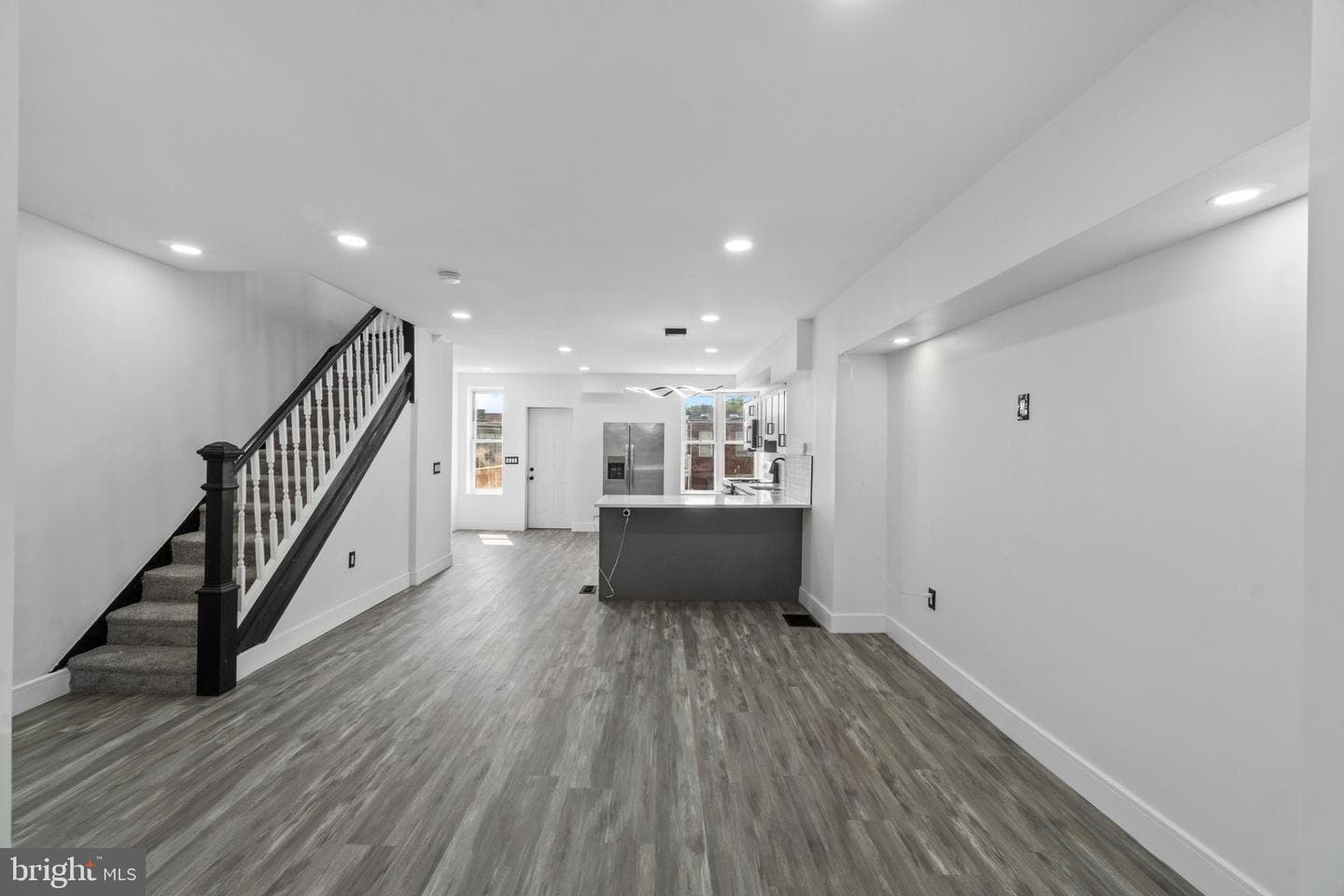 2627 Garrett Avenue photo 4