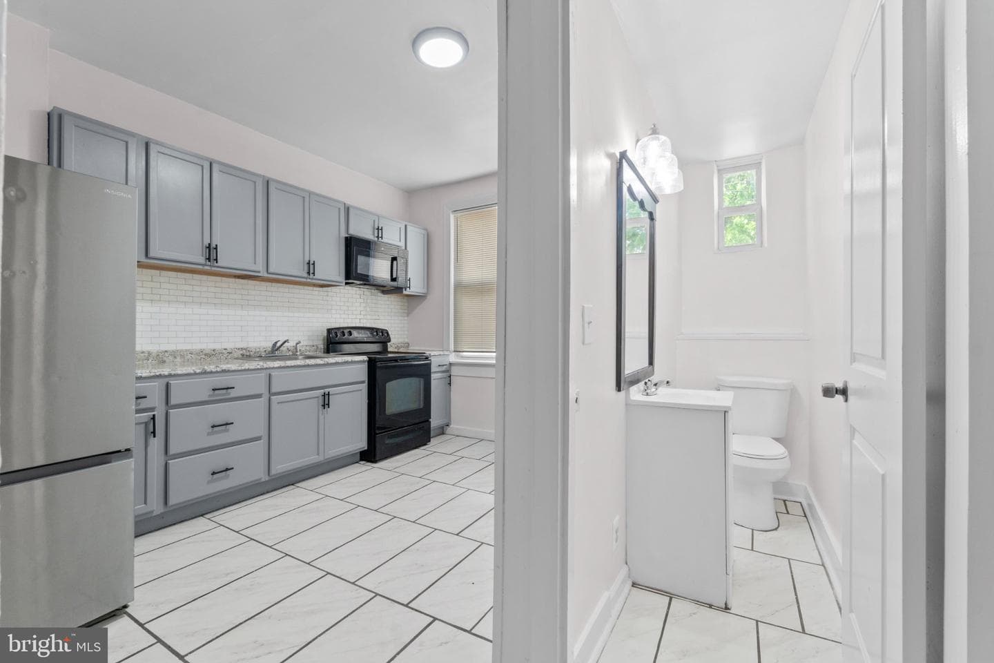 2722 Baker Street photo 11