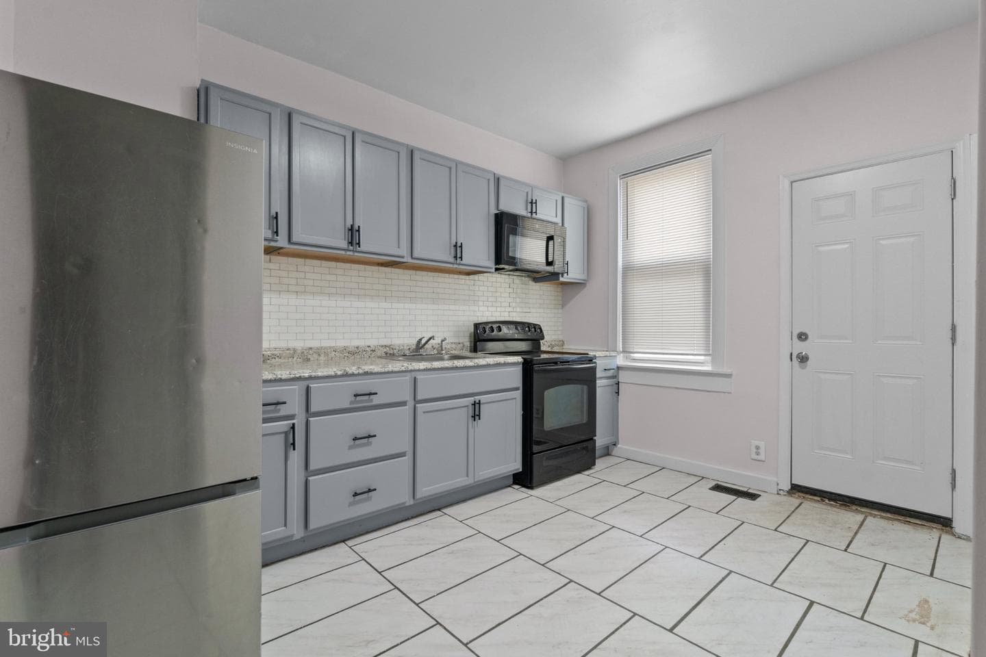 2722 Baker Street photo 14