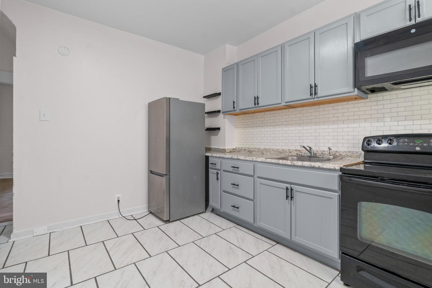2722 Baker Street photo 15