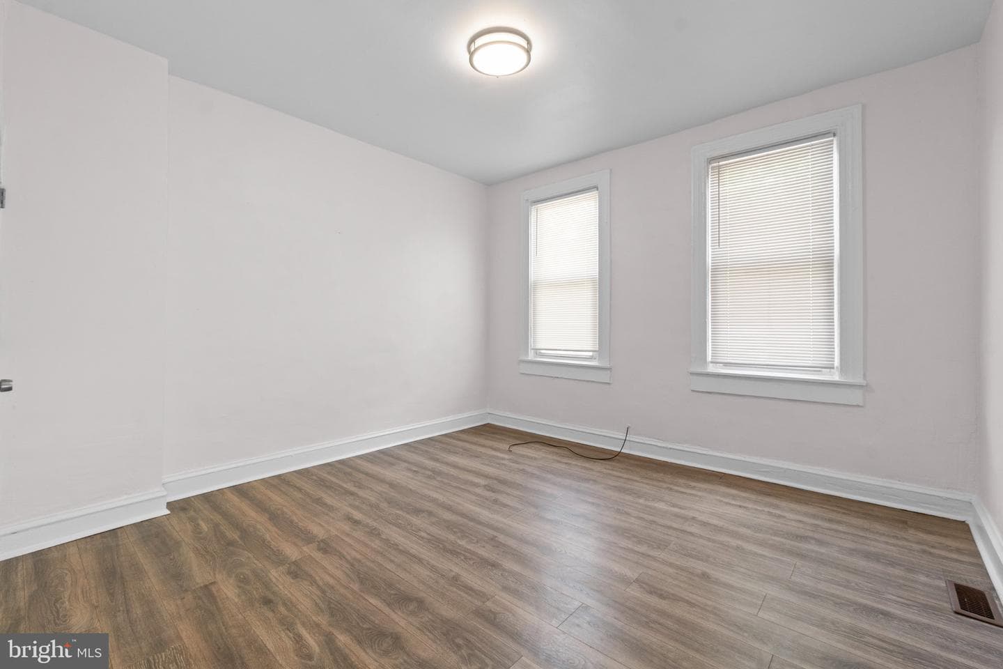2722 Baker Street photo 19