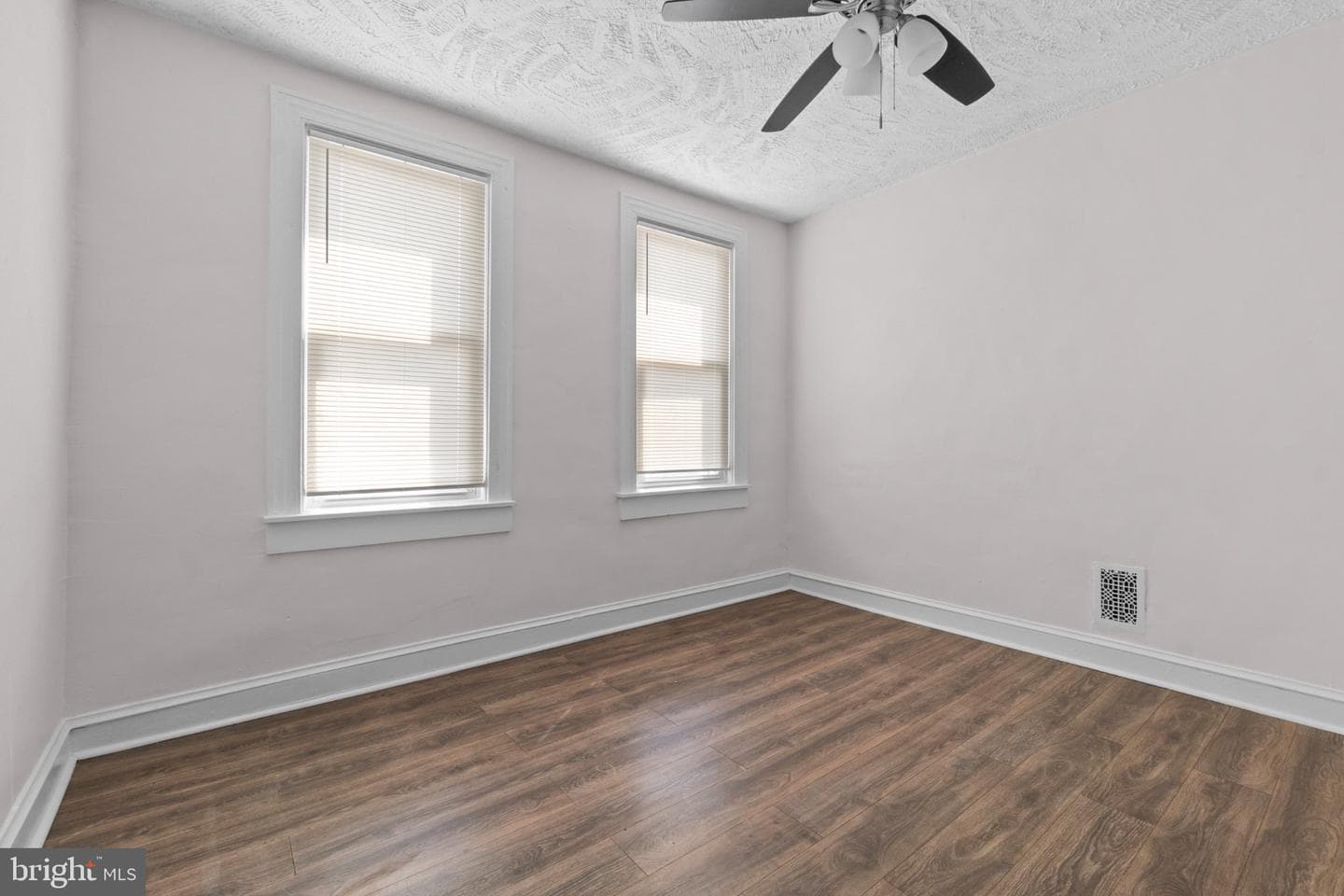 2722 Baker Street photo 23