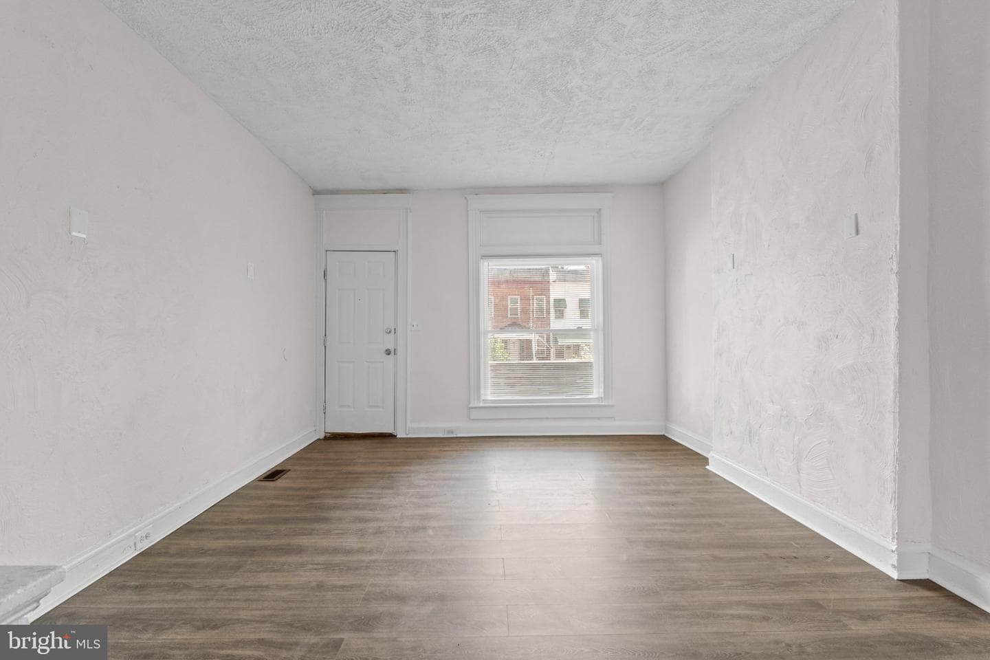 2722 Baker Street photo 6
