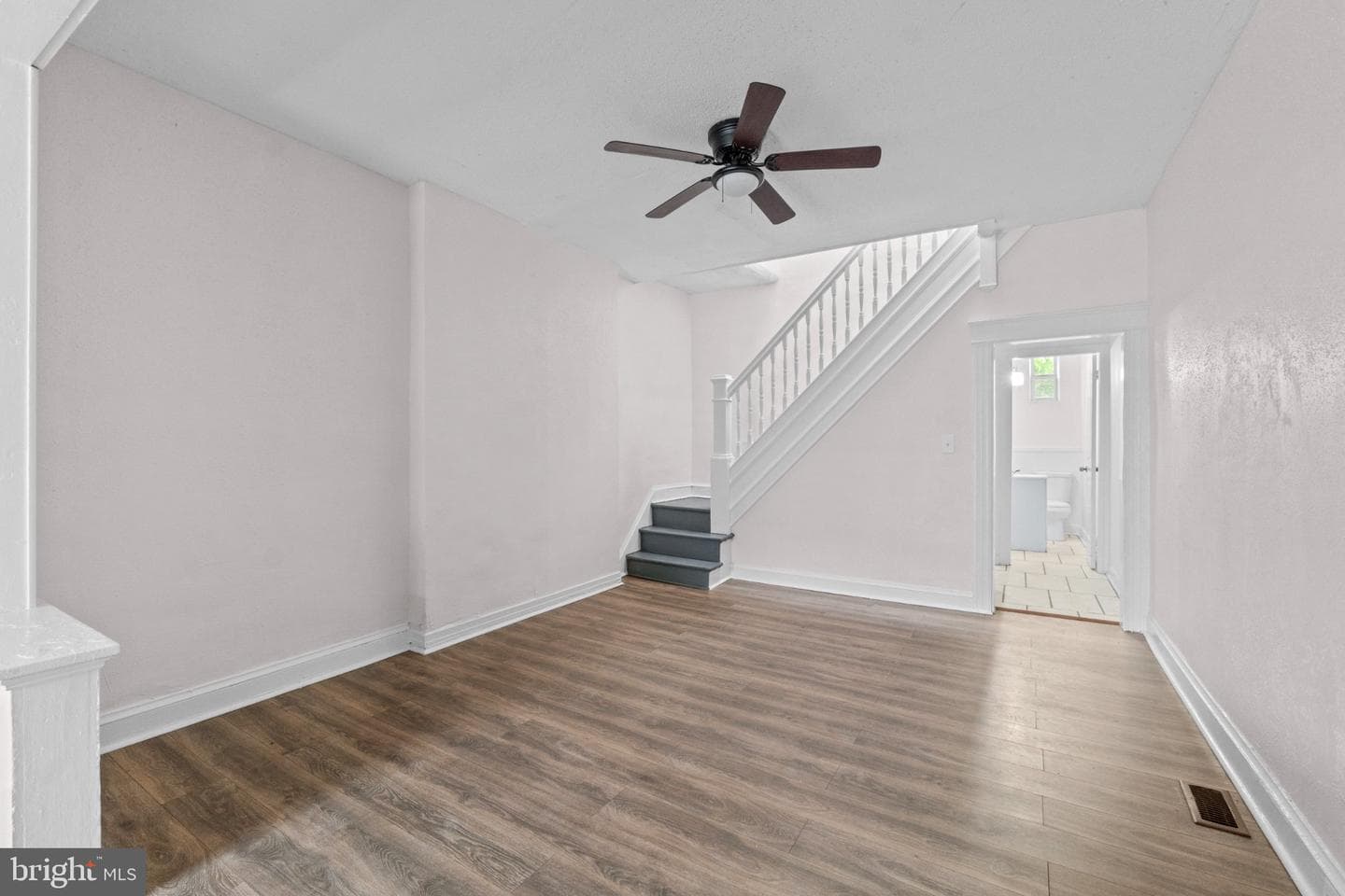 2722 Baker Street photo 9