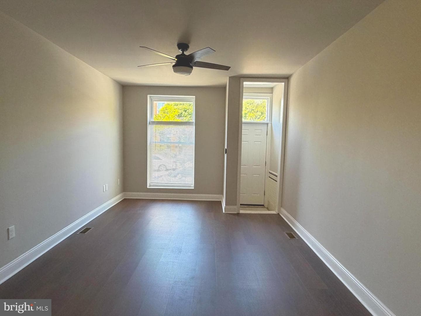 2813 E Madison Street photo 4