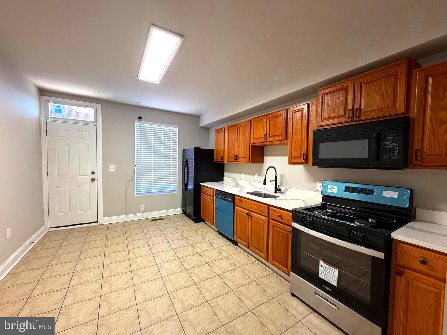 2813 E Madison Street photo 7
