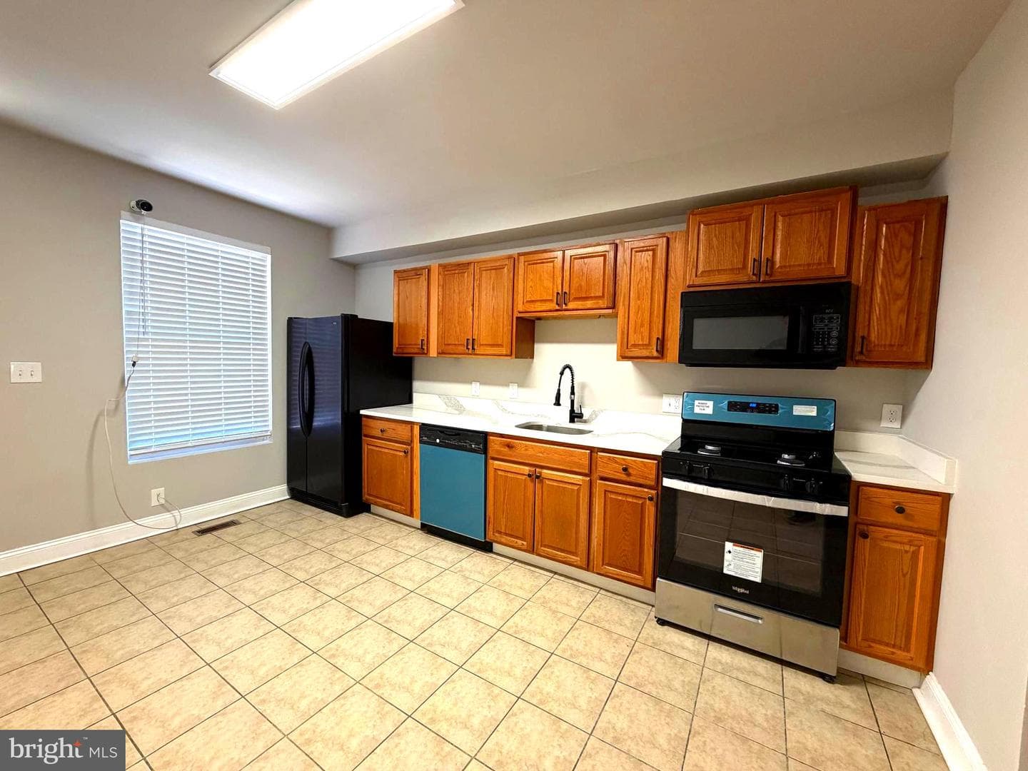 2813 E Madison Street photo 8