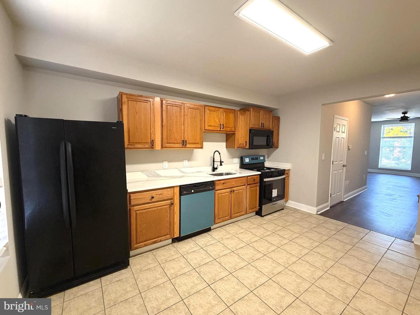 2813 E Madison Street photo 9