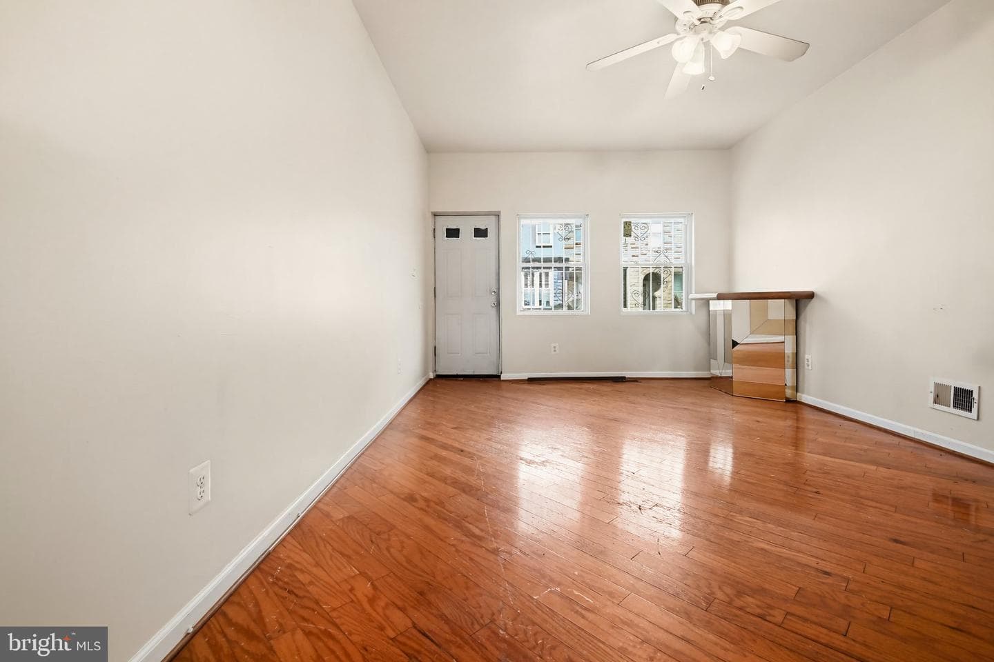 1721 E Oliver Street photo 3