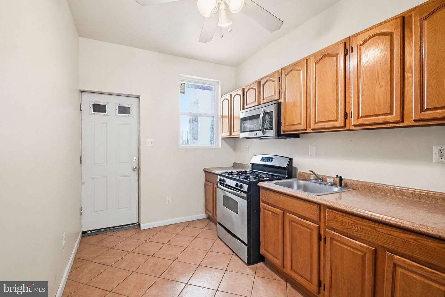 1721 E Oliver Street photo 9