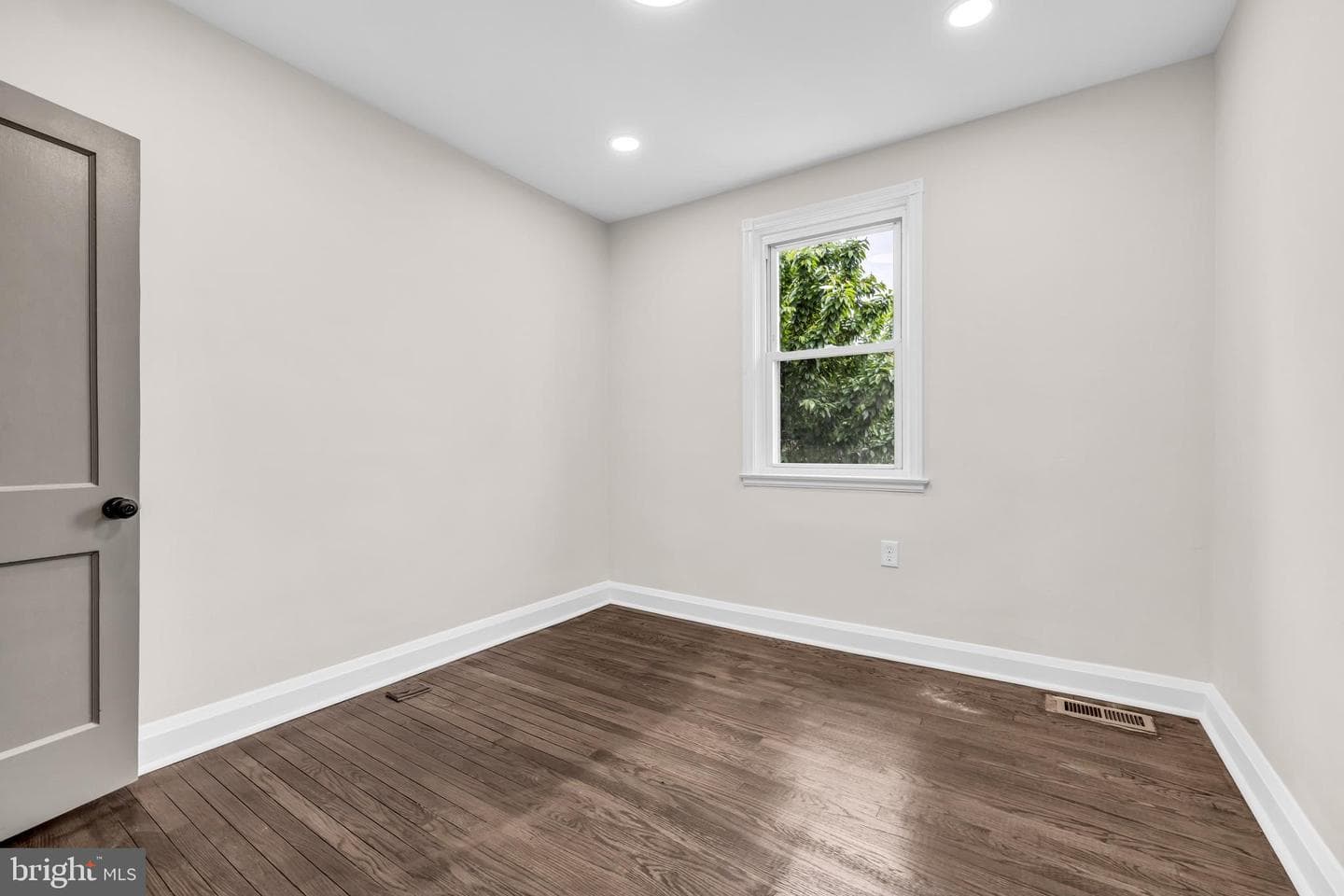 1513 Kingsway Road photo 21