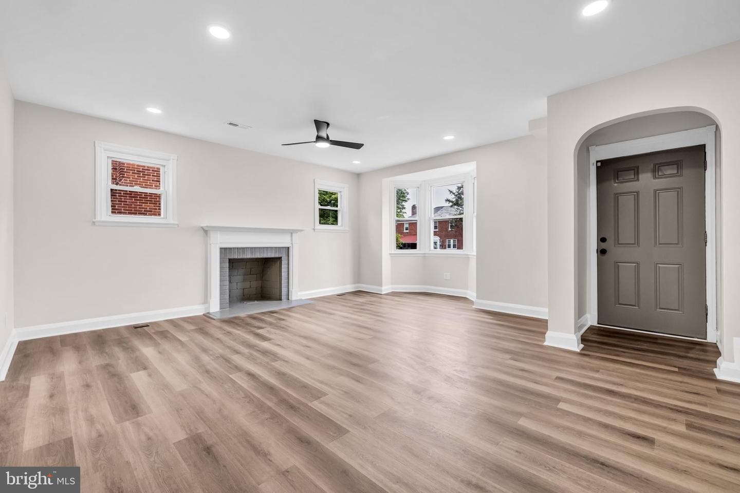 1513 Kingsway Road photo 3