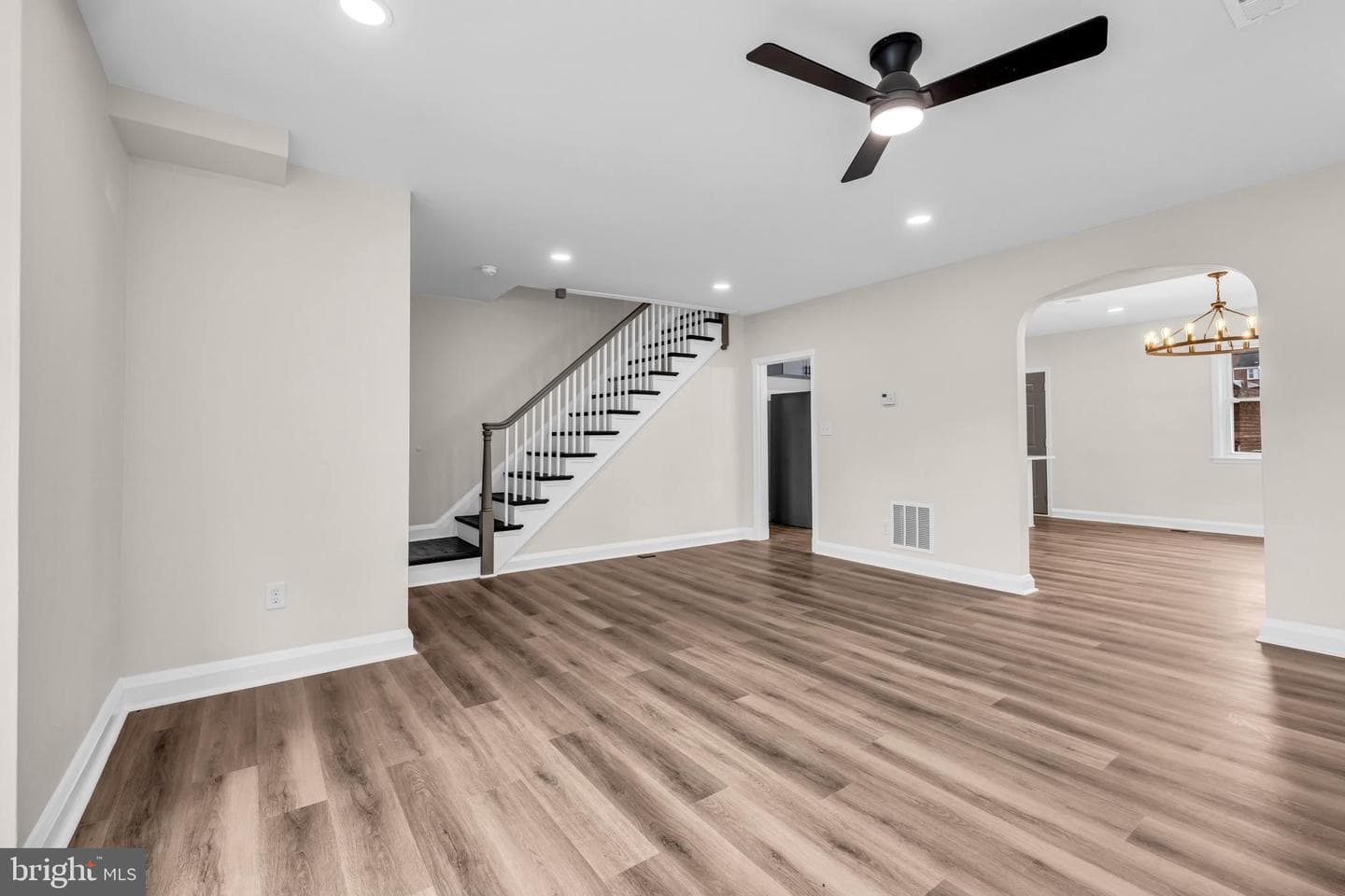 1513 Kingsway Road photo 4