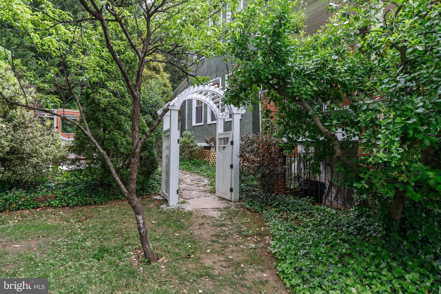 404 Evesham Avenue photo 58