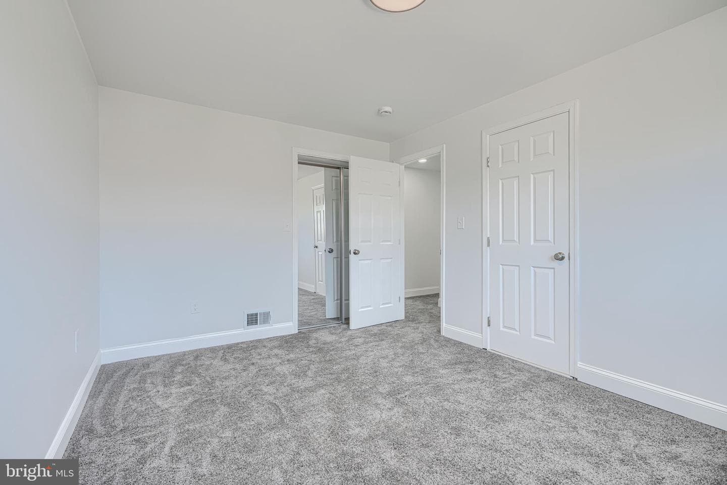 5725 Denwood Avenue photo 18