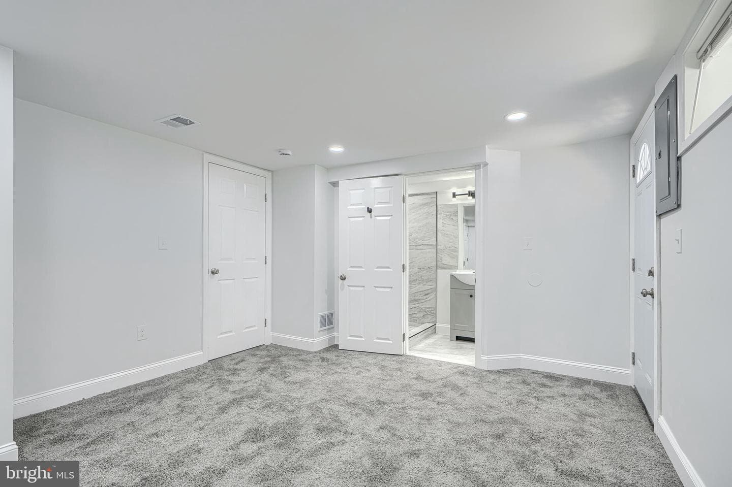 5725 Denwood Avenue photo 24
